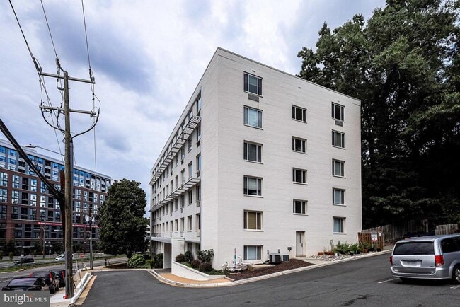 Building Photo - 1730 Arlington Blvd