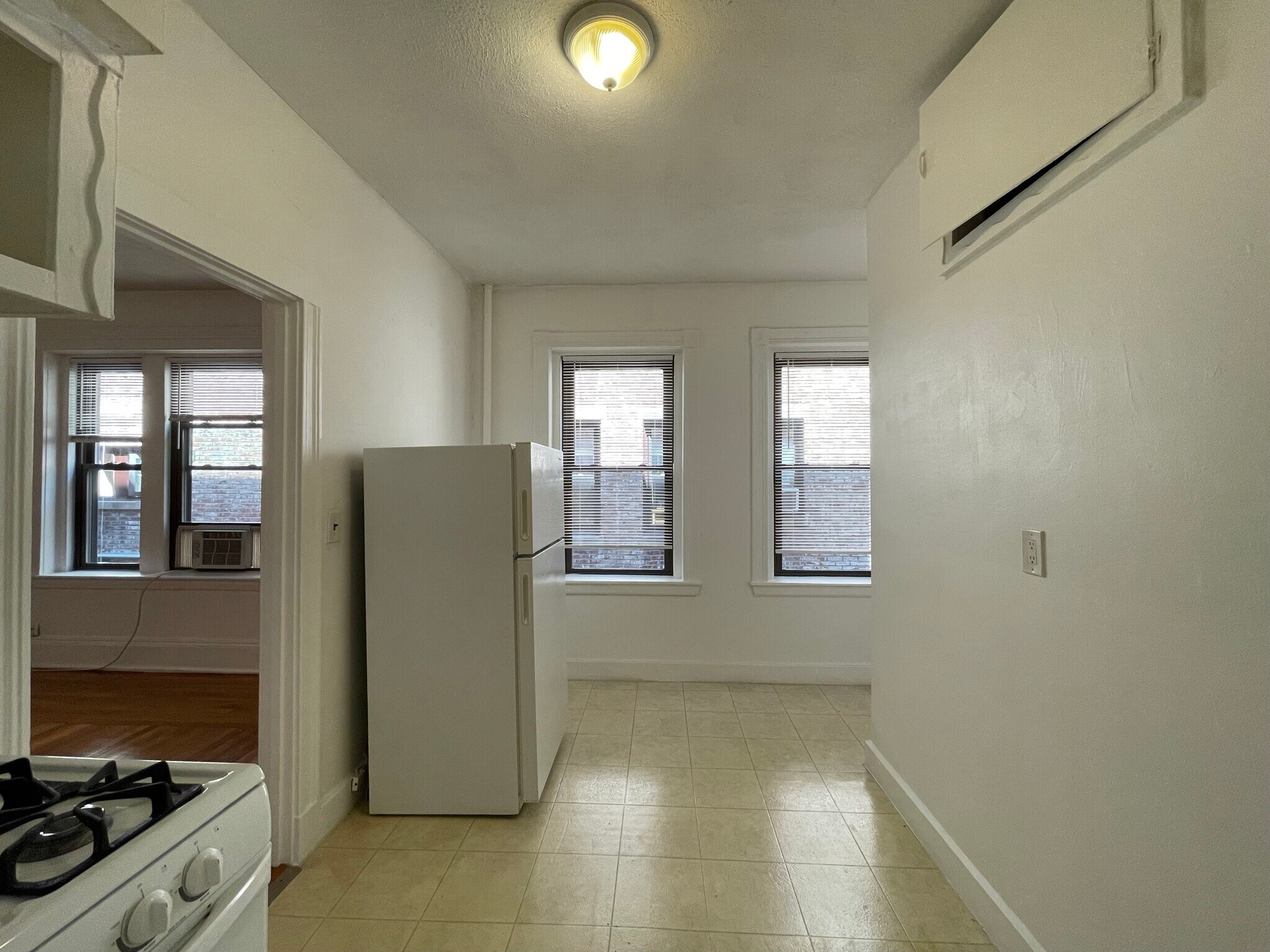 Building Photo - 1870 Commonwealth Ave