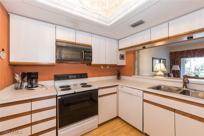 Building Photo - 4251 Lake Forest Dr