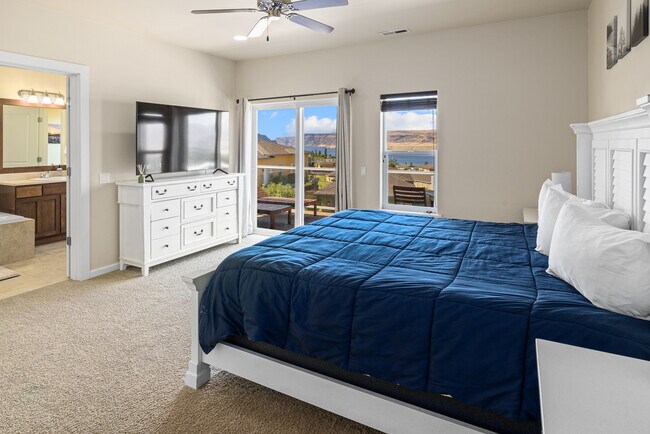 Building Photo - 9287 Riverview Way NW