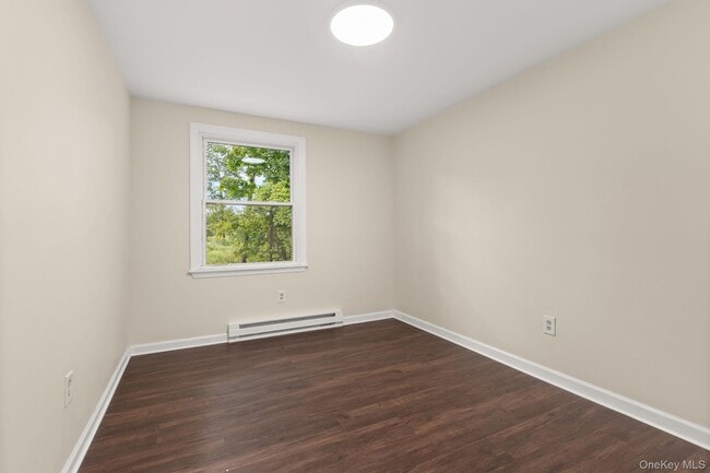Building Photo - 500 NY-299