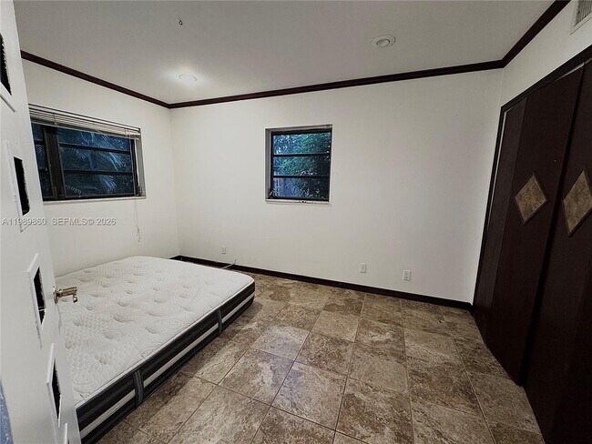 Building Photo - 3911 Farragut St