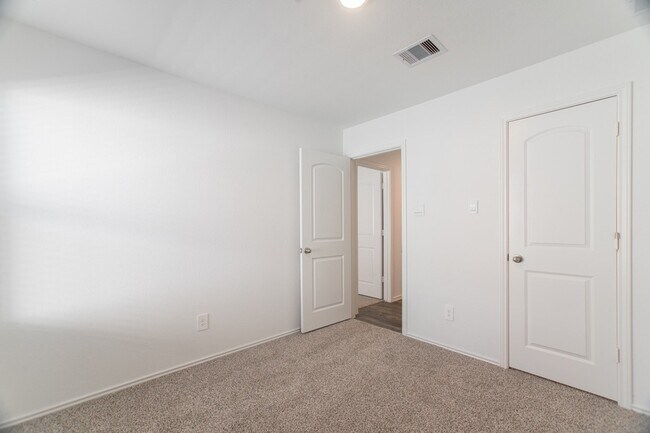 Building Photo - 24314 Pebble Cres Ln