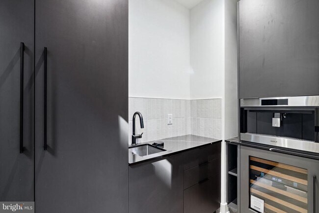 Building Photo - 110 S Bonsall St