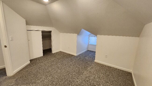 Building Photo - 1007 W 29th St
