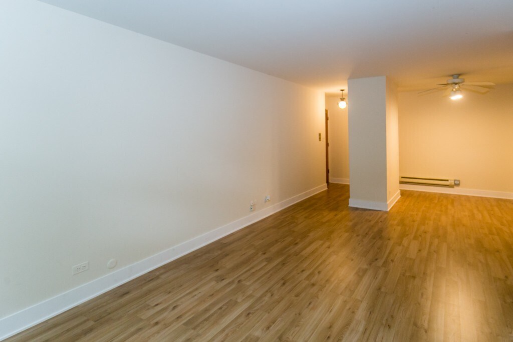 Building Photo - 675 W Wrightwood Ave
