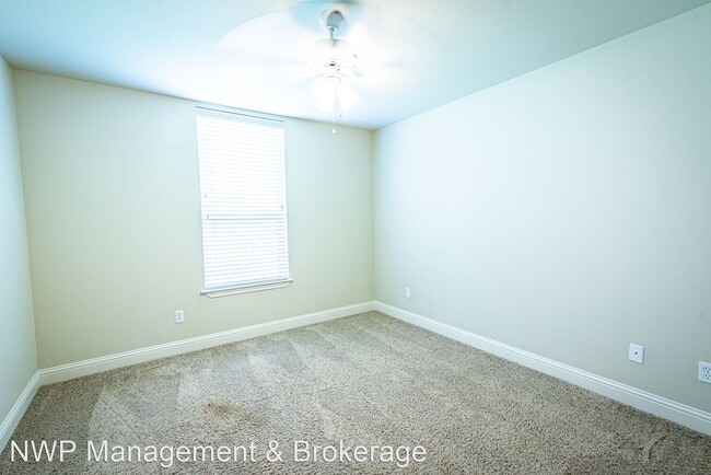 Building Photo - 3 br, 2 bath House - 5801 Thompson Pl.