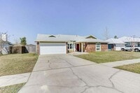 Building Photo - ** Brick Home in great neighborhood close to TAFB
