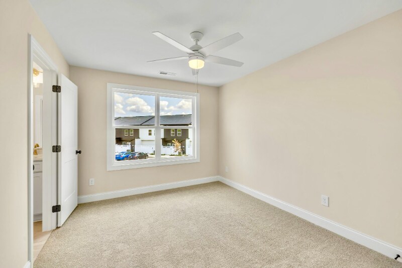 Building Photo - 1917 Gracie Bug Lp