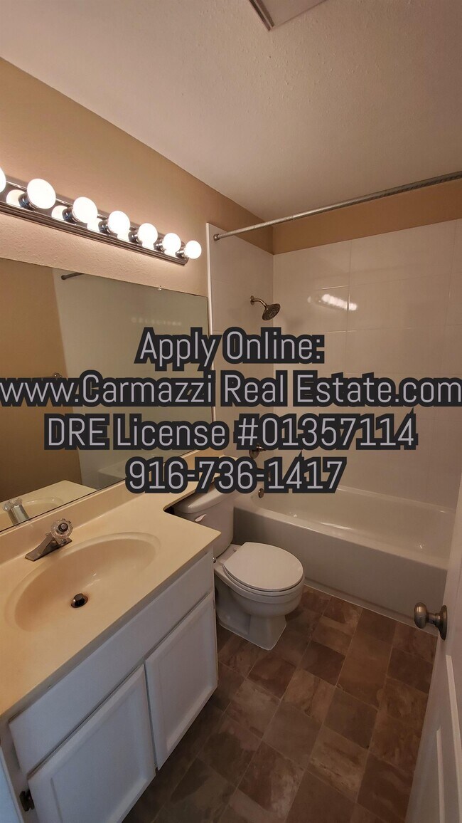 Building Photo - 206 Live Oak Cir