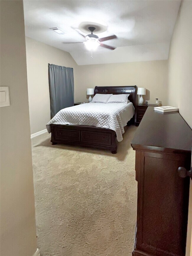 Building Photo - 289 Broadmoor Dr