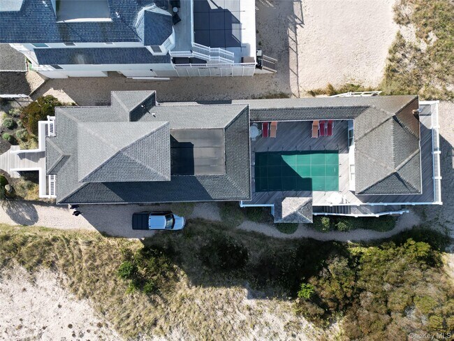 Building Photo - 750 Dune Rd