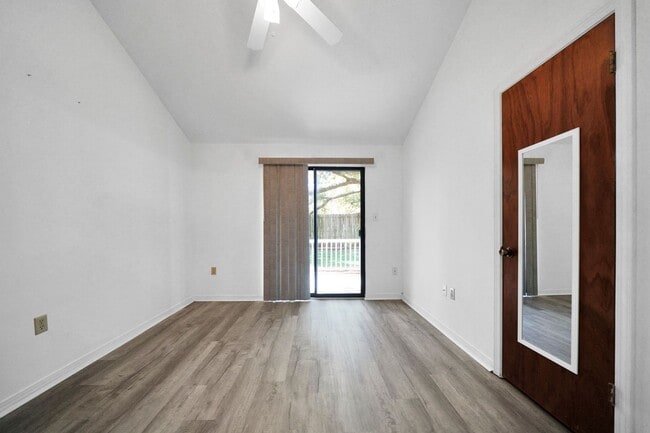 Building Photo - 2 bed Townhome in Fort Walton Beach
