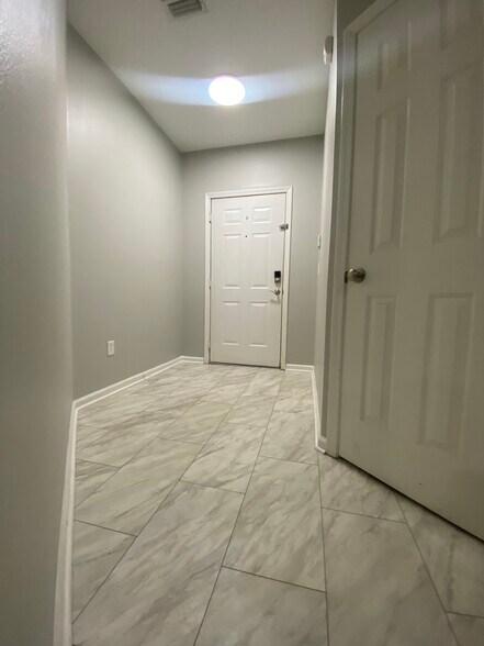 Front Entry - 785 Oakleaf Plantation Pky