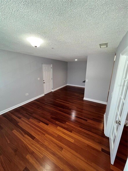 Building Photo - 2035 Dixie Belle Dr