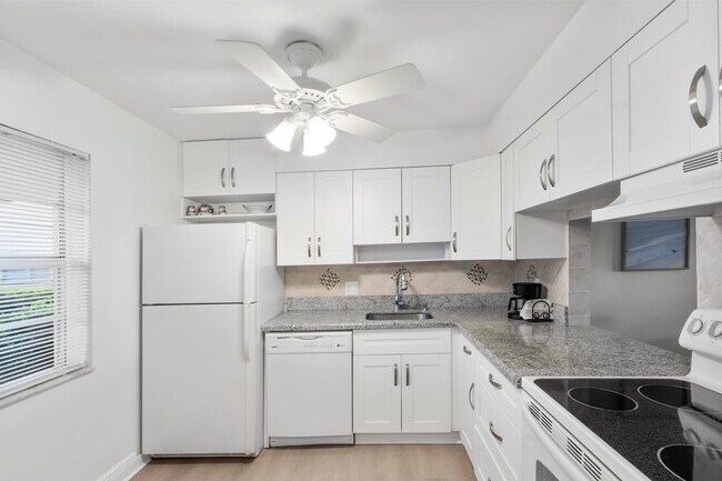 Building Photo - 20 Abbey Ln