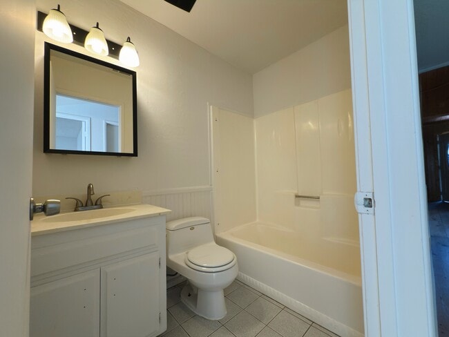 Building Photo - 31551 Wagon Wheel Dr