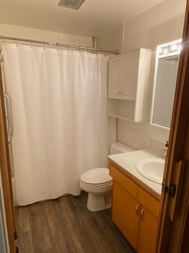 Building Photo - 2 Bedroom Home In Shadle With Fenced Back ...
