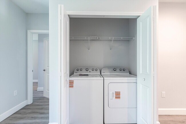 Building Photo - BRAND NEW Construction, 3 bed / 2 bath Ren...