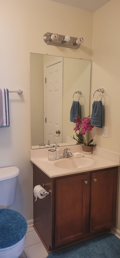 Building Photo - 4 Bedroom, 3 Full Bath with Bonus Home Boasting 2000+ Sq Ft