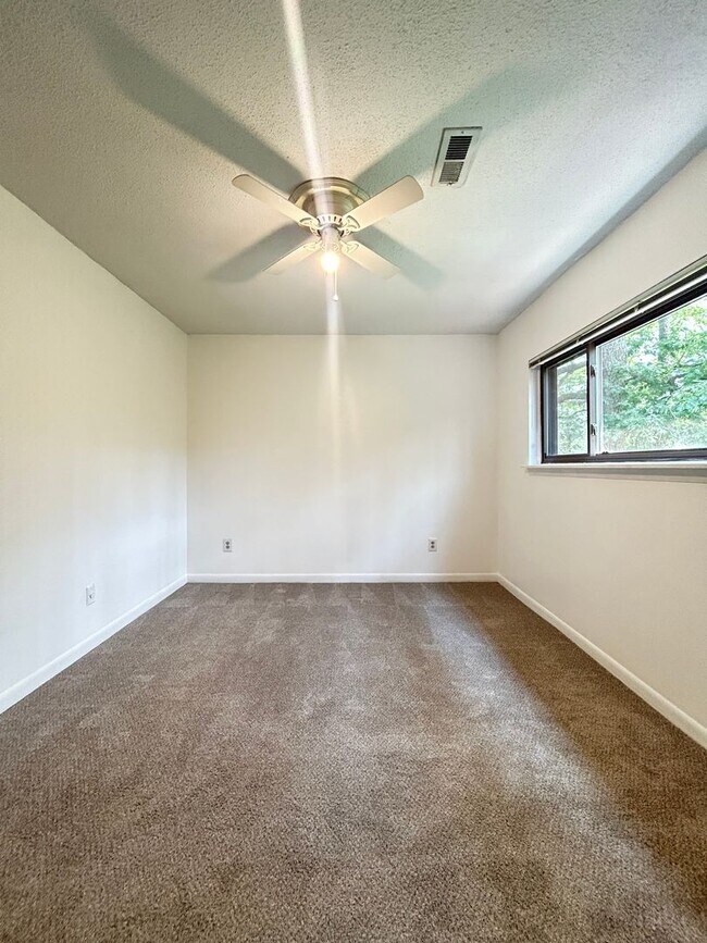 Building Photo - Top-Floor 3-Bedroom Condo with Beautiful Water Views – North Raleigh Near North Hills