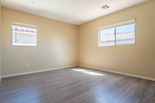 Building Photo - 5558 Rollins St