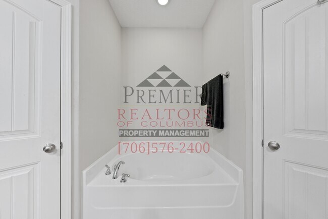 Building Photo - 5116 Magazine Ln