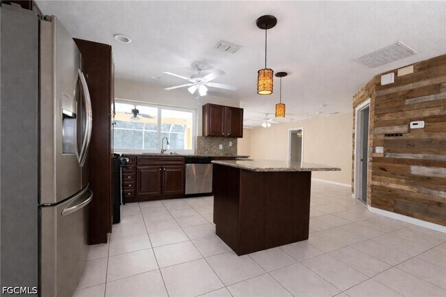 Building Photo - 2302 SW 53rd Terrace