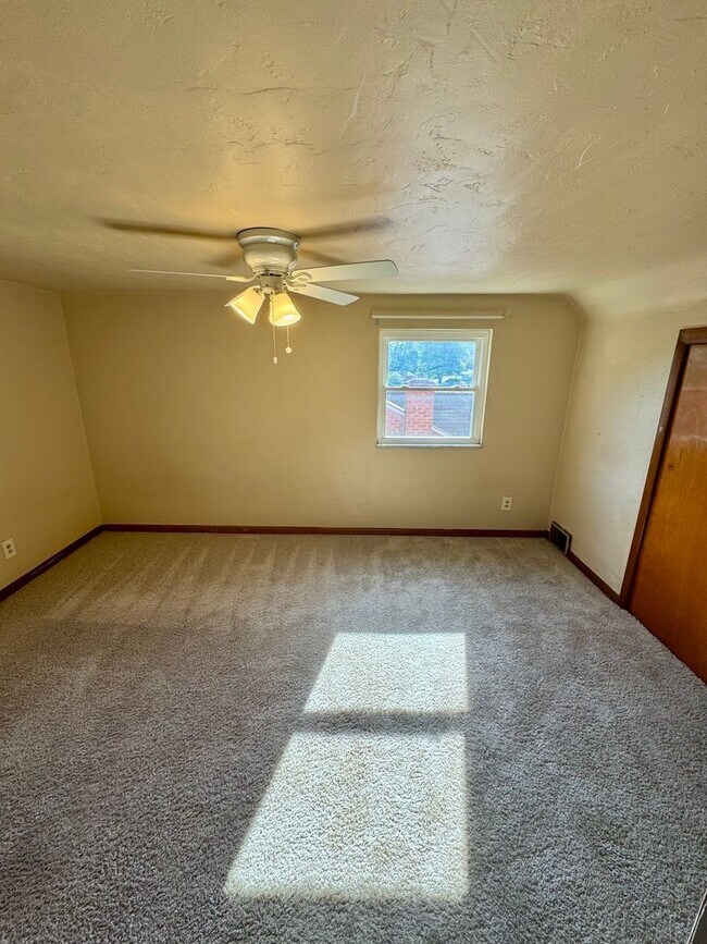 Building Photo - 1076 Thornwood Dr