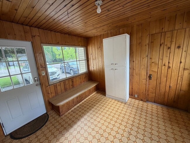 Building Photo - 4 Bedroom Unfurnished Home in Columbia Falls