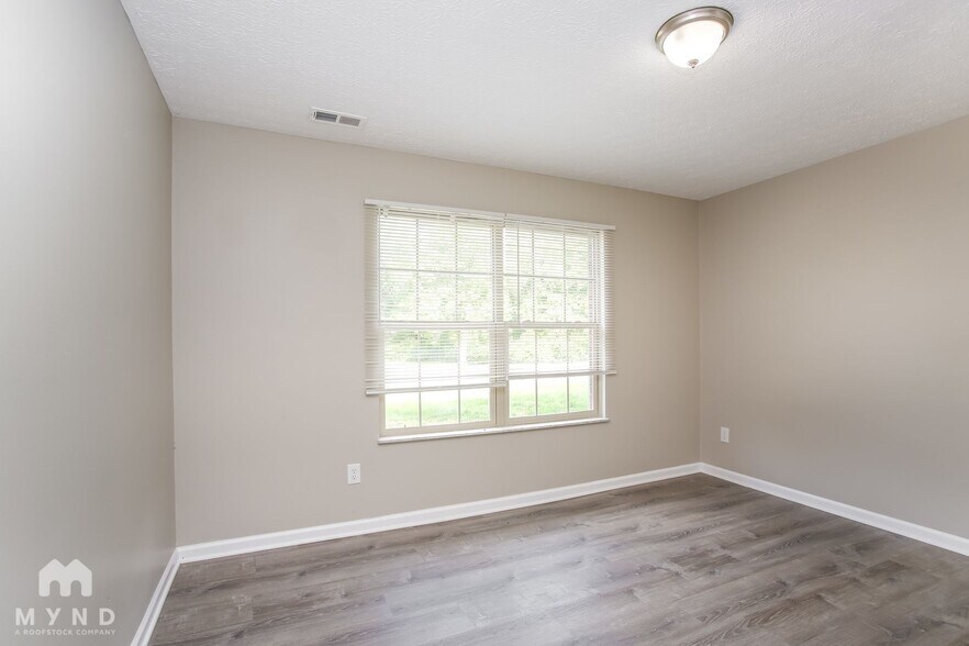 Building Photo - 1500 Manor Dr