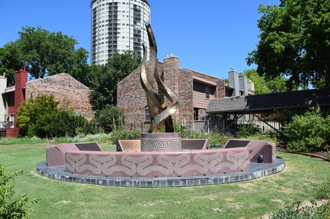 Building Photo - 1735 S Cheyenne Ave