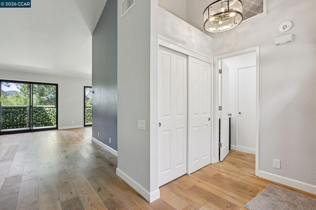 Building Photo - 1541 Moraga Way