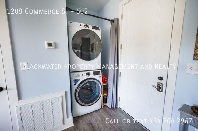 Building Photo - 1208 Commerce St