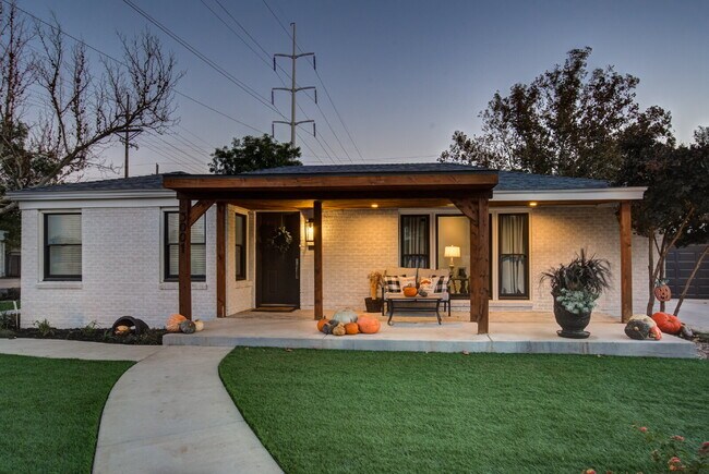 Building Photo - A Standard of Excellence in Tech Terrace!