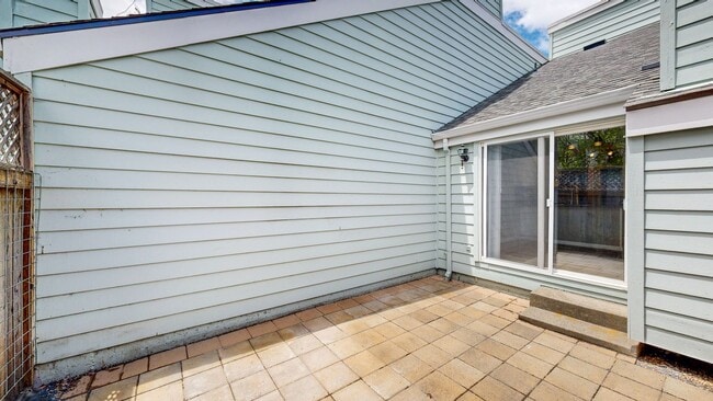 Building Photo - Serene 2 Bedroom 2 Bath Townhome in Windsor, CA with Carport Included!