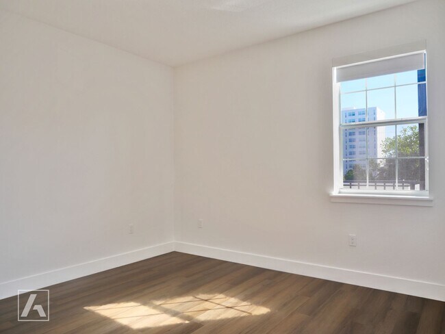 Building Photo - 201 S Sanford Ave