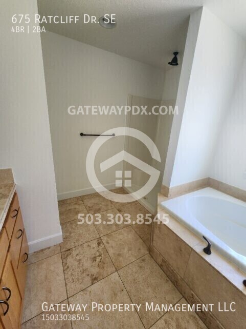 Building Photo - 675 Ratcliff Dr SE