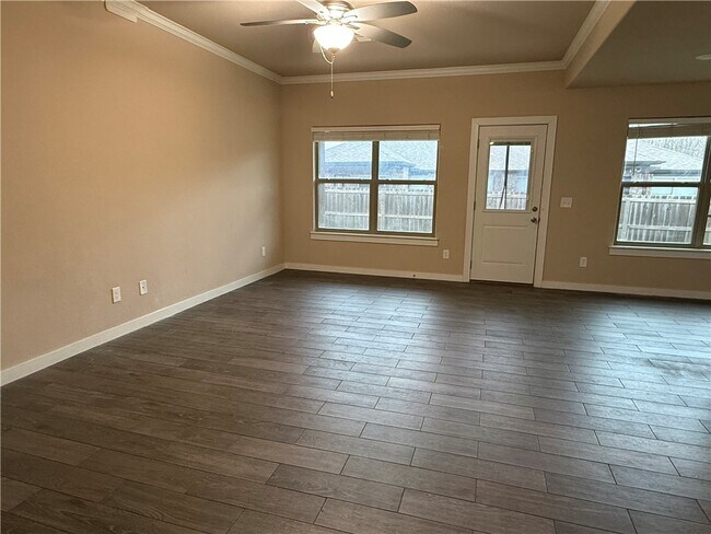 Building Photo - 522 Vee St