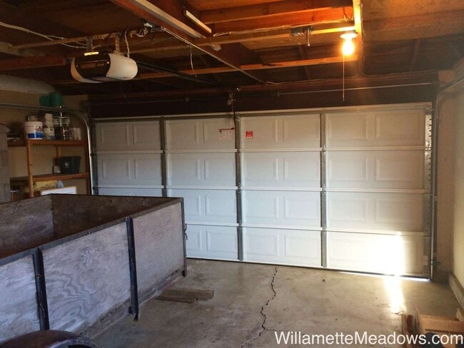 Building Photo - Magnificent 3 Bedrooms, 2 Bathrooms House ...