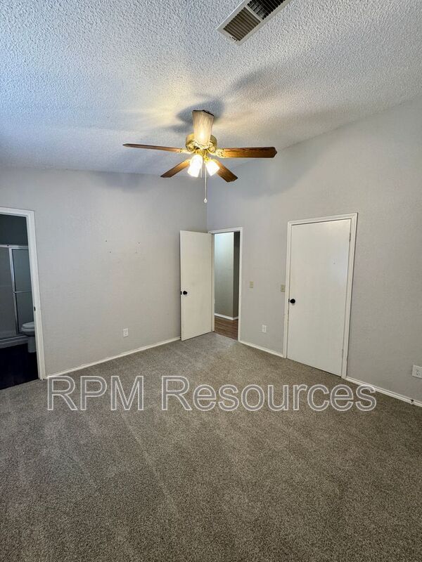 Building Photo - 8317 Woodhue Dr