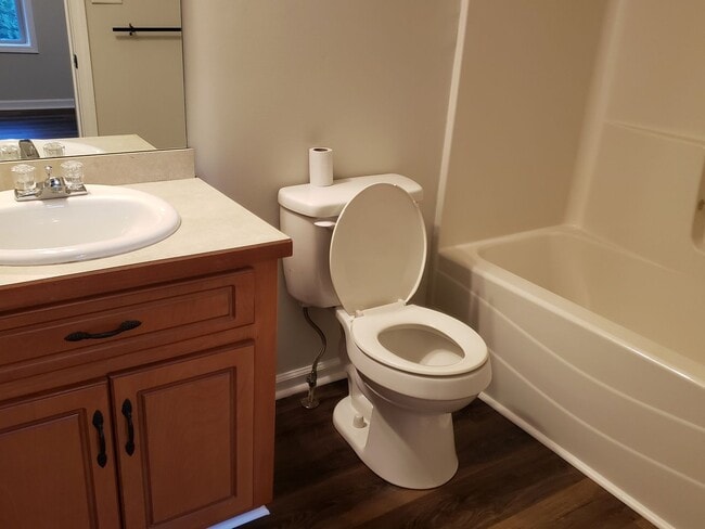 Building Photo - 2BR Townhouse in Canton