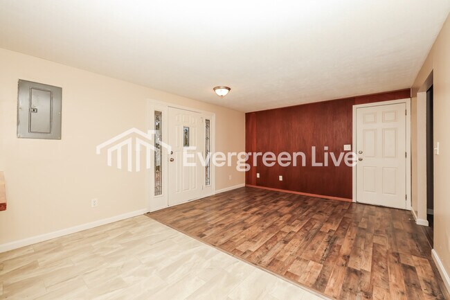 Building Photo - 6660 Celestine St