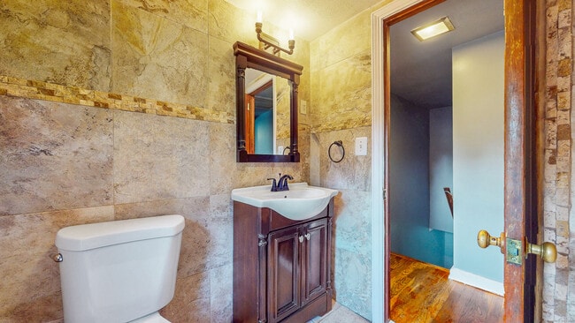 Building Photo - 72 Woodycrest Dr