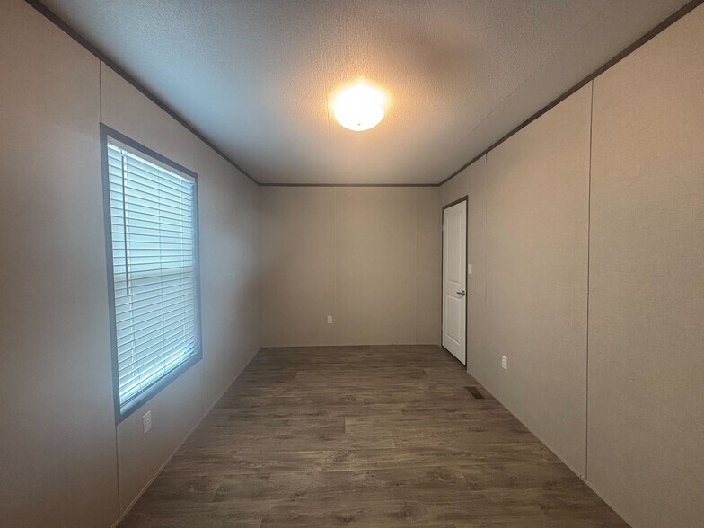 Building Photo - 203 Linda St