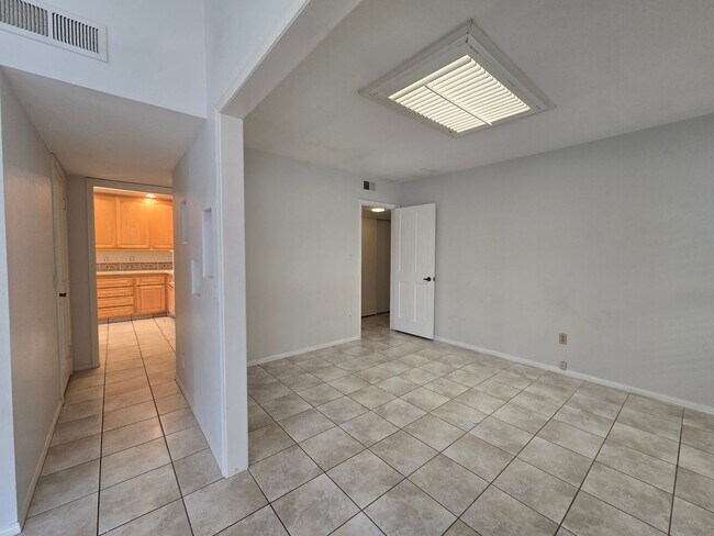 Building Photo - Updated Single level condo in Villa Victoria Available for rent