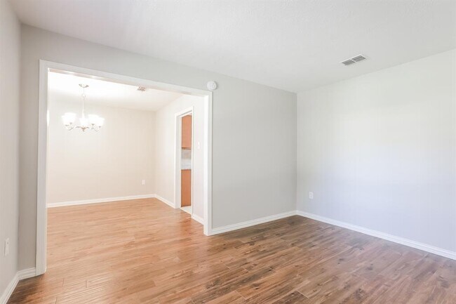 Building Photo - 15715 4 Leaf Dr