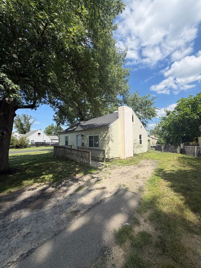Building Photo - 2866 North Glen Drive, Columbus, OH — 2 Bed / 1 Bath — Fully Renovated!