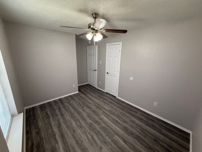 Building Photo - 3 Bedroom 1 Bath Home Available