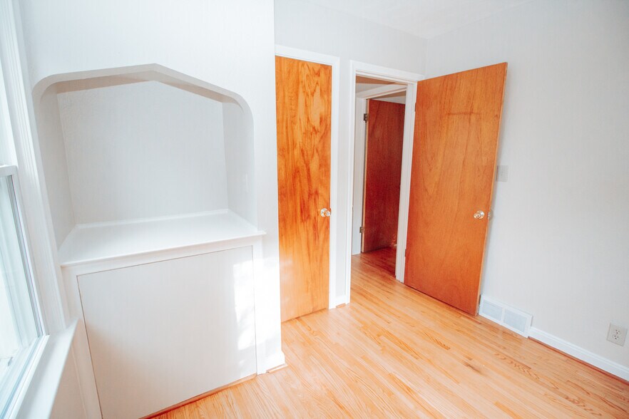 Building Photo - 3518 Almeda Dr